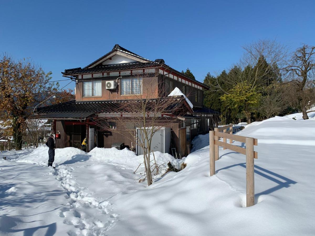 余呉の里山-ランプの宿-さくら Nagahama  Eksteriør billede